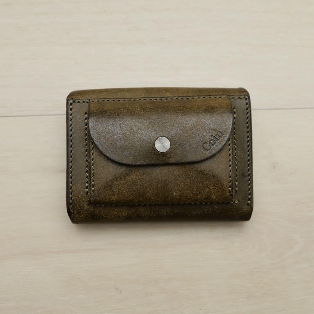 Iru PUEBLO LEATHER COMPACT WALLET カーキ