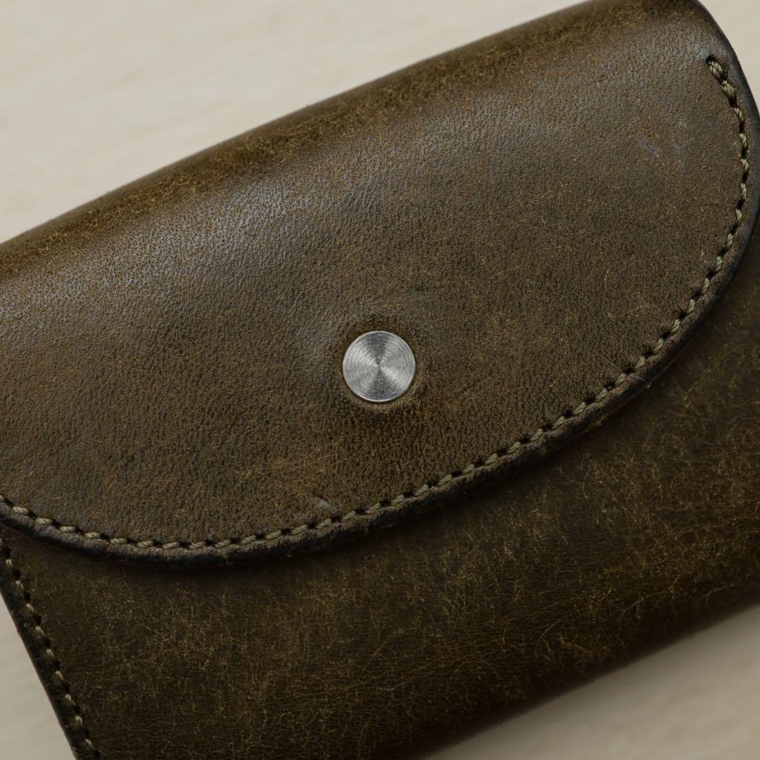 Iru PUEBLO LEATHER COMPACT WALLET カーキ