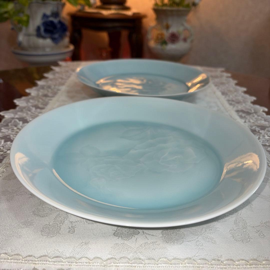 人間国宝　塚本快示　快山　青白磁バラ花紋　山茶花　深皿　飾り皿2枚セット　未使用