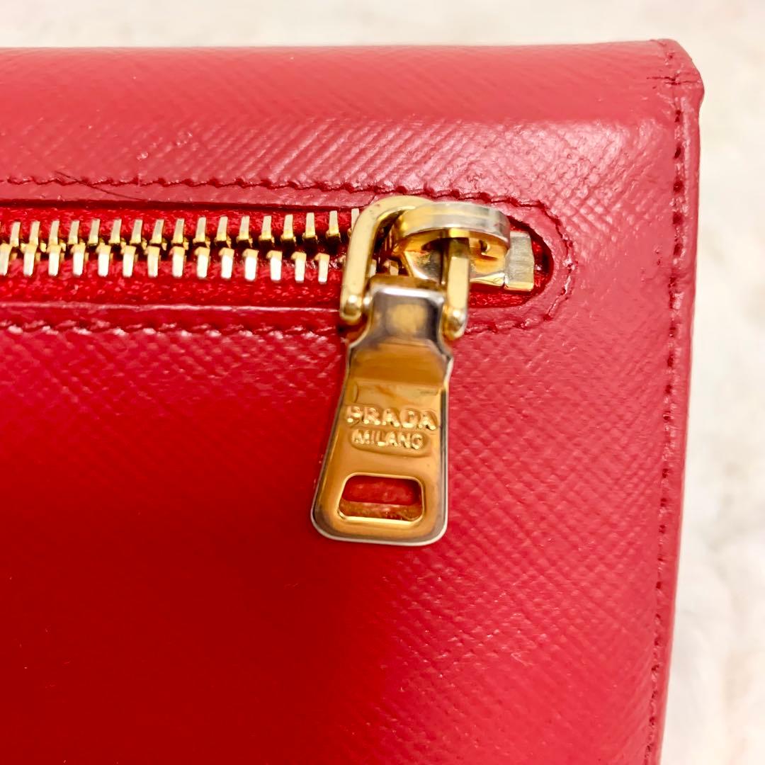 PRADA 長財布　サフィアーノ　二つ折り　長財布　赤　三角プレート