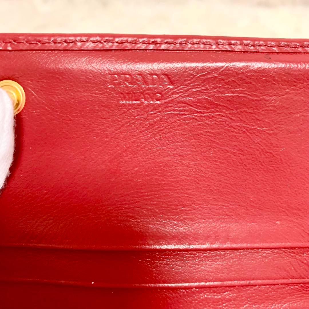 PRADA 長財布　サフィアーノ　二つ折り　長財布　赤　三角プレート