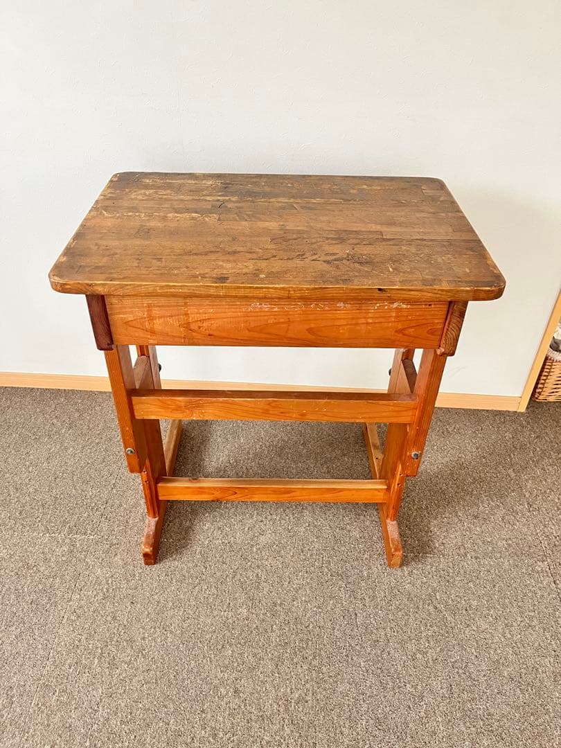 お早めに！人気のビンテージ木製　約縦45×横65 アンティーク学習机　レトロ