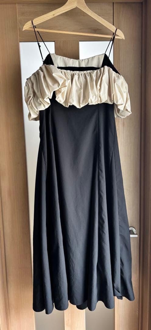 ギャザーフリルオフショルワンピース eimy istoire