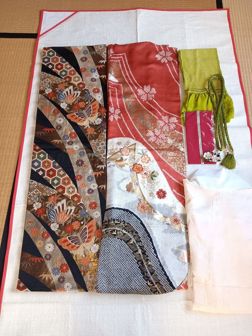 王道の古典色柄　振袖フルセット　朱赤　絞り　金彩　刺繍　美品　丈160 裄66