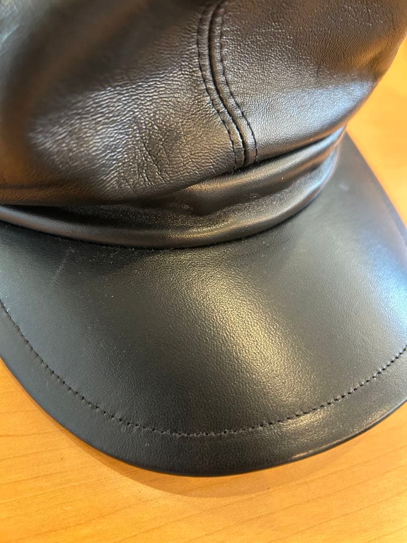 PRADA プラダ　レザーキャスケット