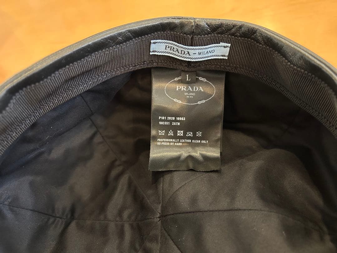 PRADA プラダ　レザーキャスケット