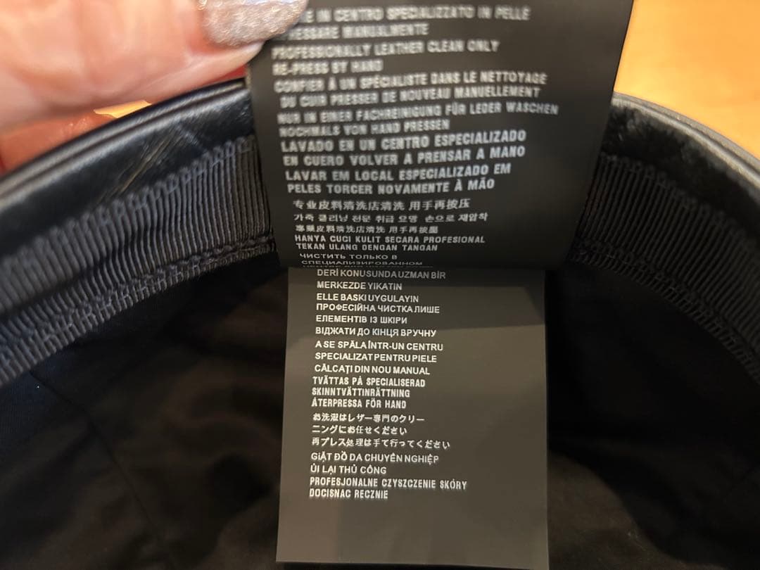 PRADA プラダ　レザーキャスケット