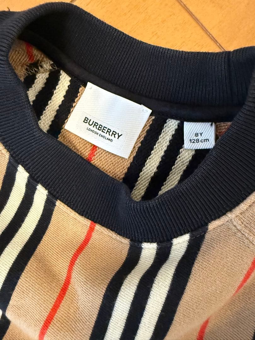 美品　BURBERRY ストライプ長袖トレーナー 8Y