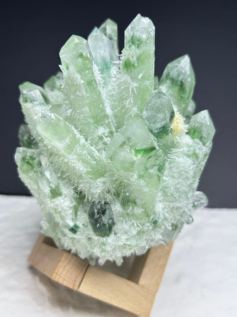 週末限定価格‼️★高浄化★美品マダガスカル産グリーンガーデン水晶クラスター　開運