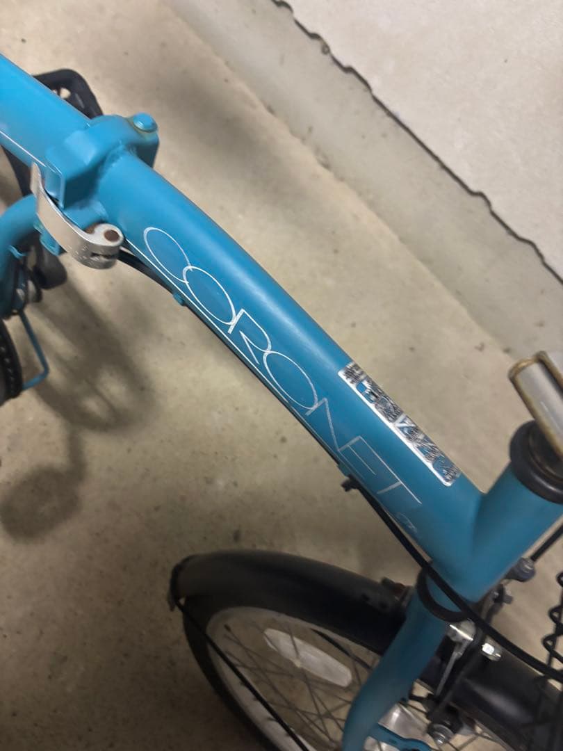 青い折りたたみ自転車 前バスケット付き