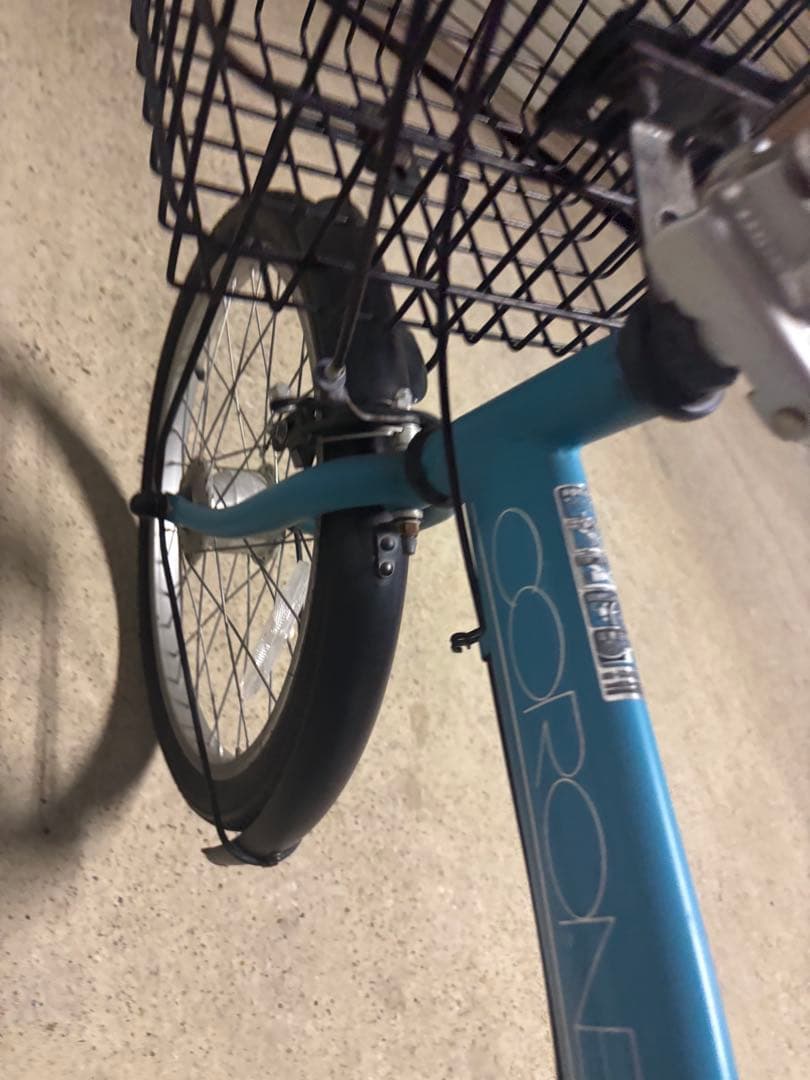 青い折りたたみ自転車 前バスケット付き
