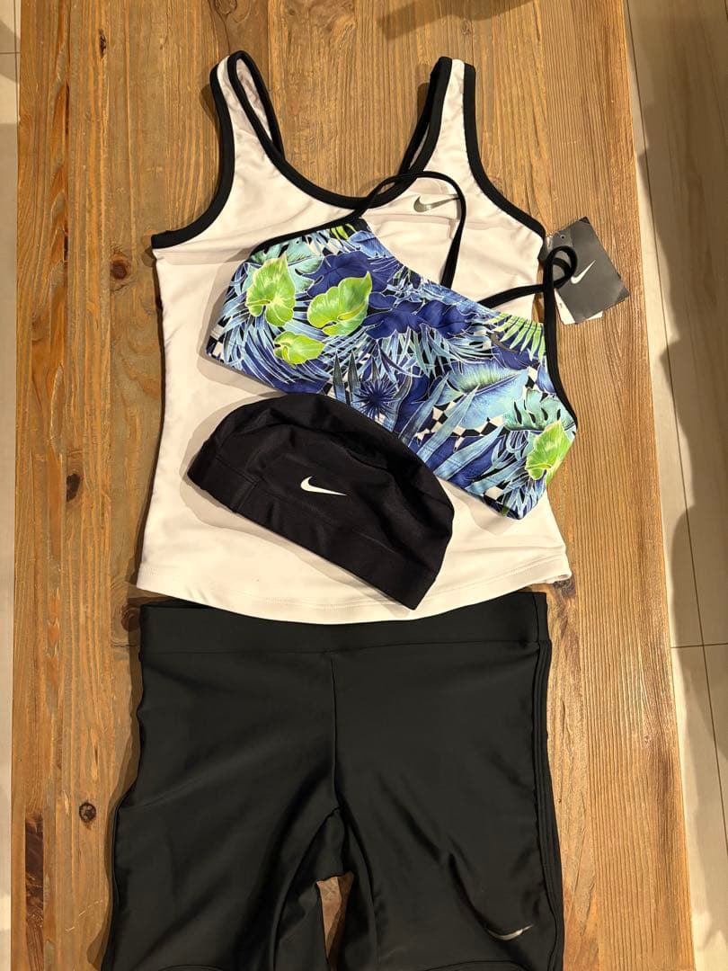 Nike スポーツ用水着セット フローラルプリント
