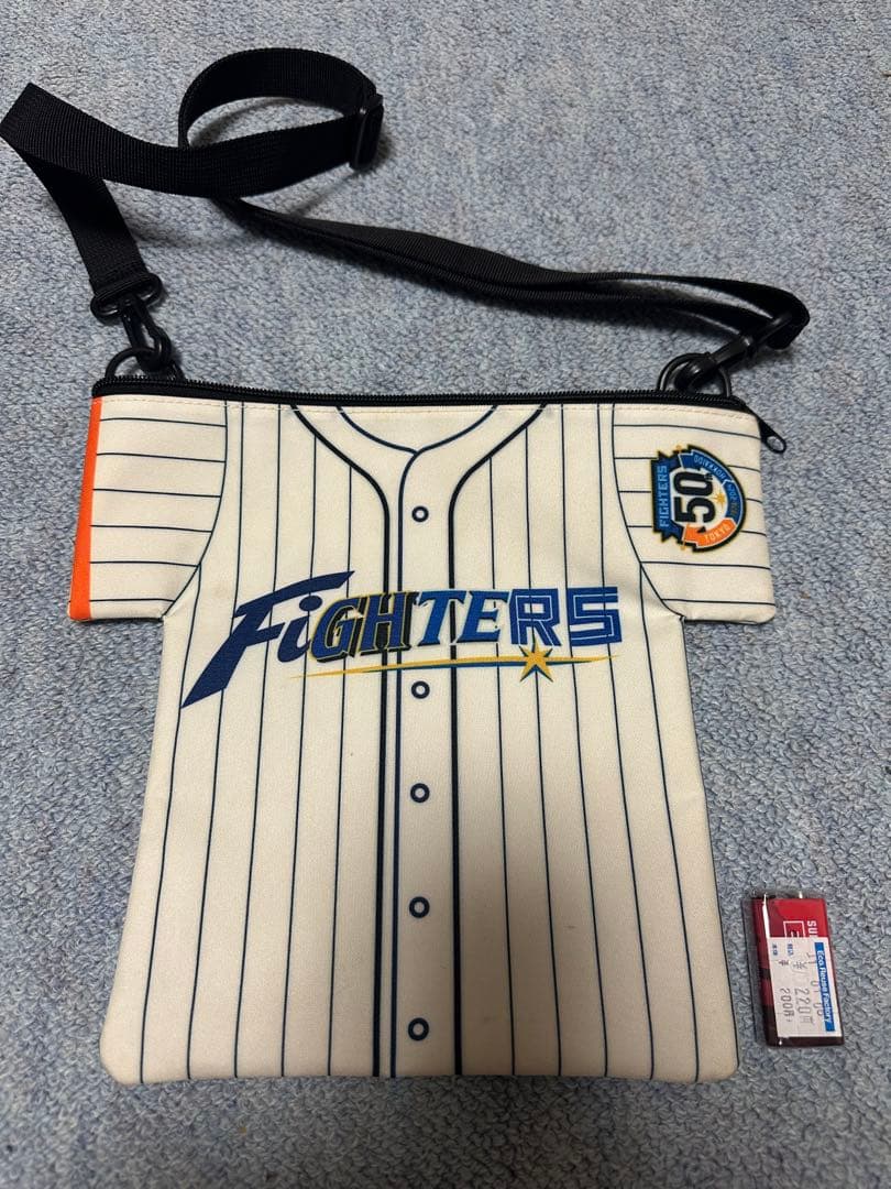 日本ハムファイターズ50周年記念ユニフォーム型　サコッシュ
