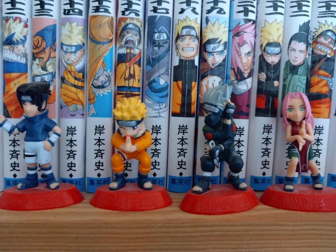NARUTO 全巻セット+外伝 おまけでミニフィギュア付き 送料込み☆早い者勝ち