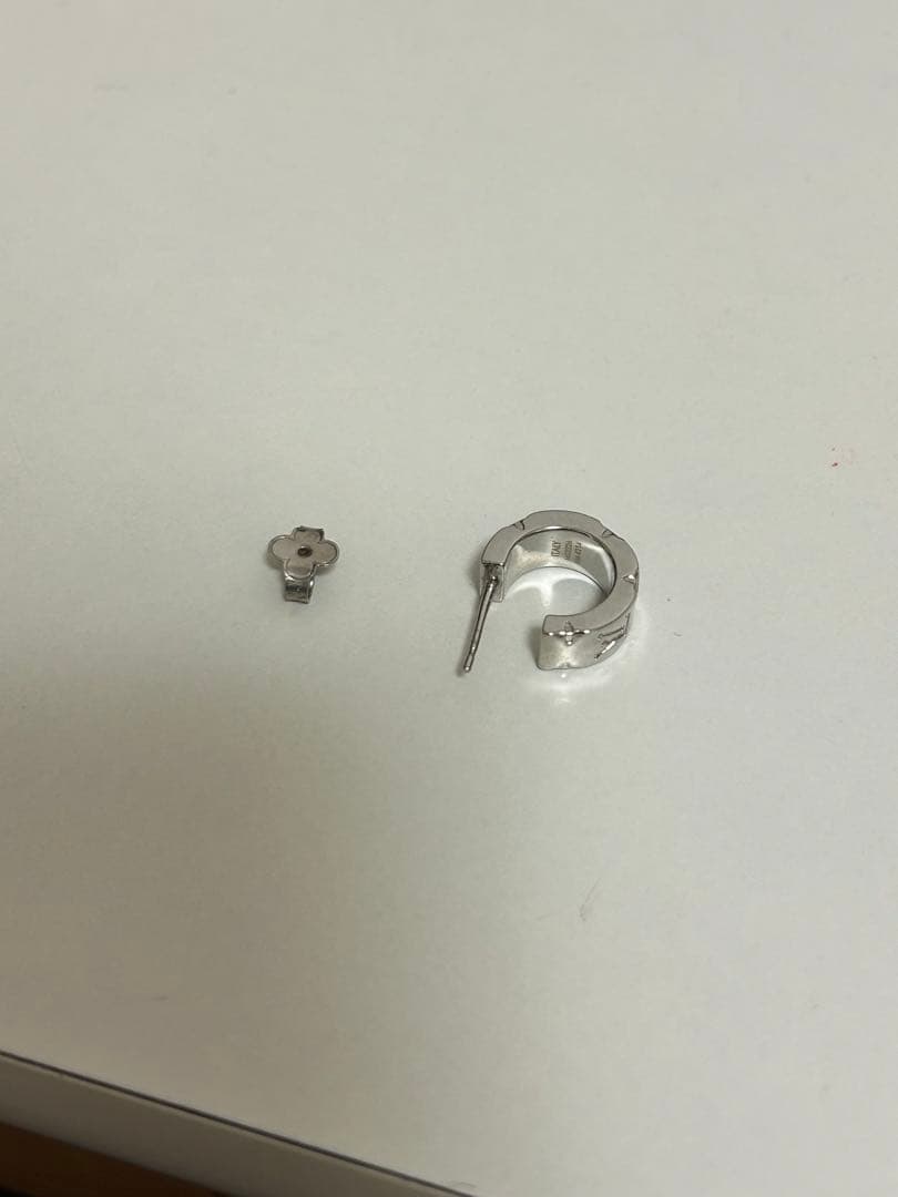 LOUIS VUITTON ピアス LVモザイク モノグラム 片耳