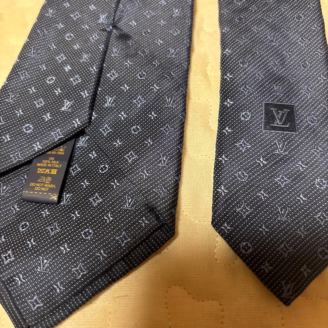 ルイヴィトン　モノグラム ネイビーネクタイ 箱付き
