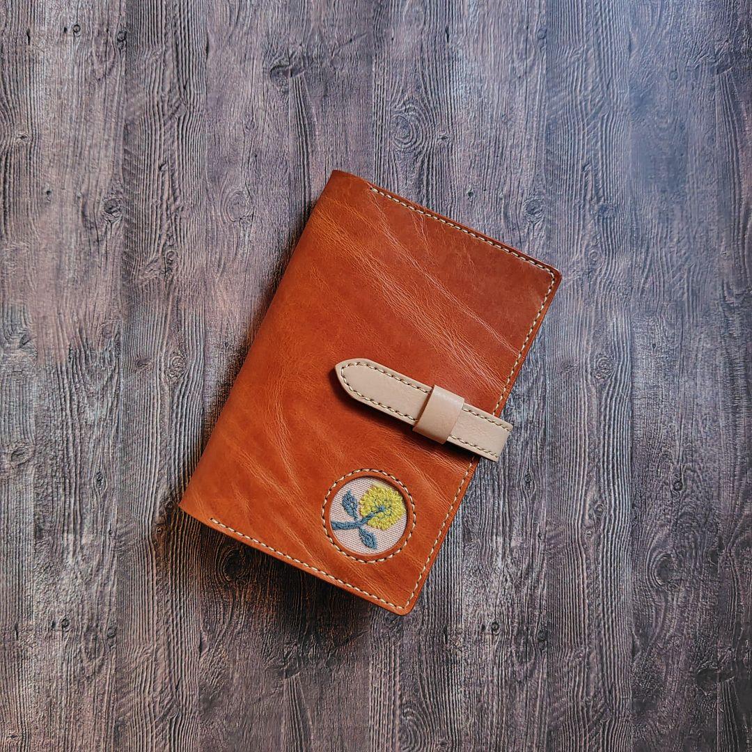 ハンドメイド 本革 お薬手帳カバー 母子手帳カバー 通帳ポーチ ミナペルホネン