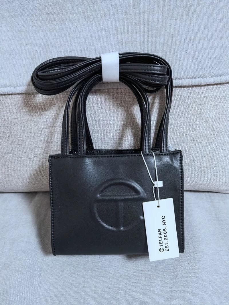 TELFAR ブラック ショルダーバッグ