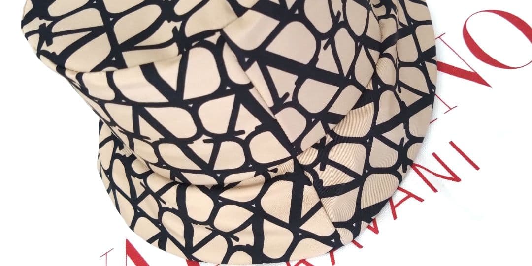 極美品　VALENTINO　ヴァレンティノ　帽子　 バケットハット　タグ付　38