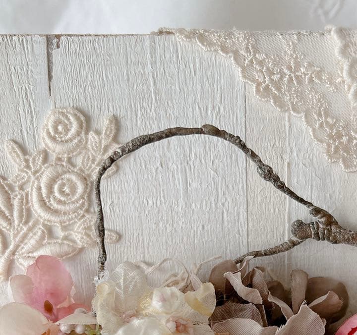 感謝セール❣️アンティーク調フレンチシャビー/布花、レース付プリンスリース/光触媒