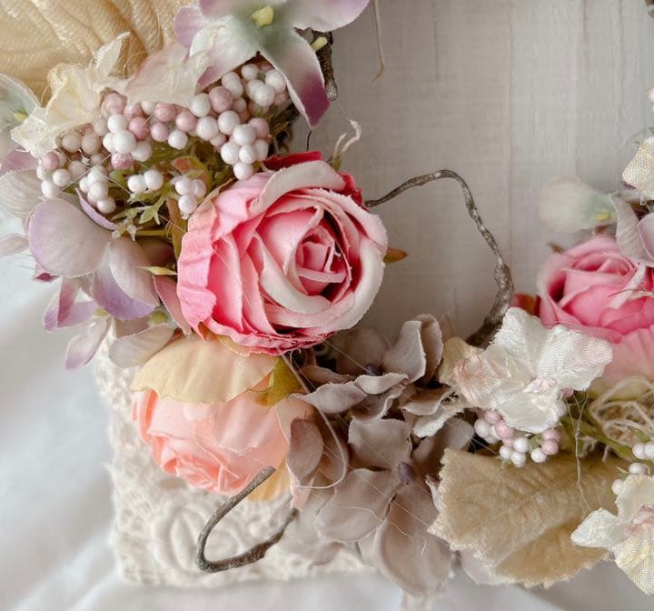 感謝セール❣️アンティーク調フレンチシャビー/布花、レース付プリンスリース/光触媒