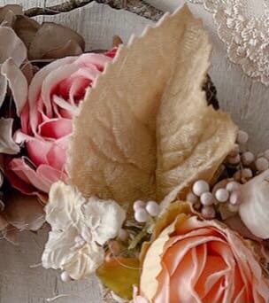 感謝セール❣️アンティーク調フレンチシャビー/布花、レース付プリンスリース/光触媒