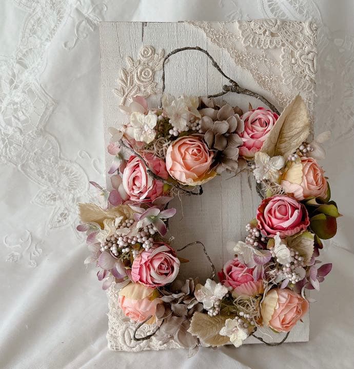 感謝セール❣️アンティーク調フレンチシャビー/布花、レース付プリンスリース/光触媒