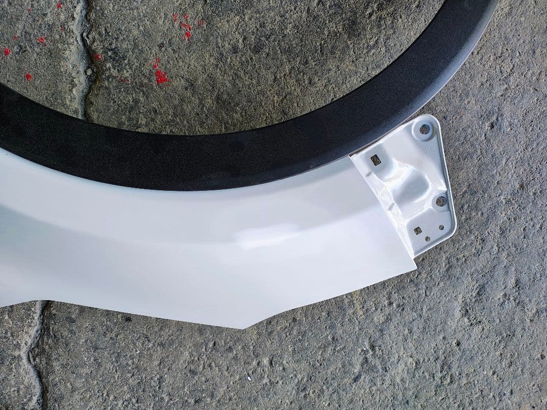 ダイハツ　ロッキー　左フェンダー　補修済