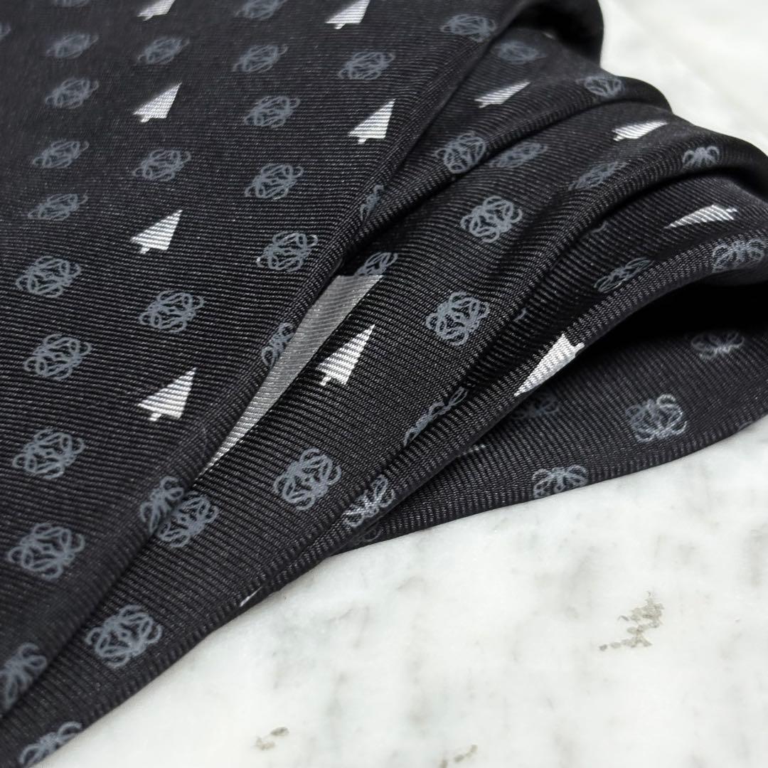 LOEWE ネクタイ ブラック アナグラム柄 ロゴ柄