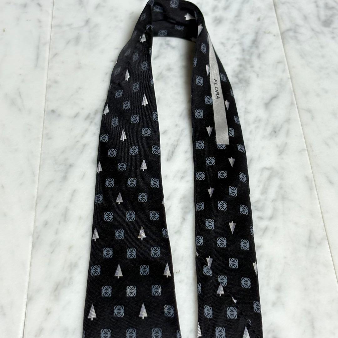 LOEWE ネクタイ ブラック アナグラム柄 ロゴ柄