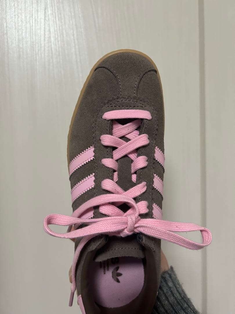 adidas ブラウン ピンク スニーカー 24cm