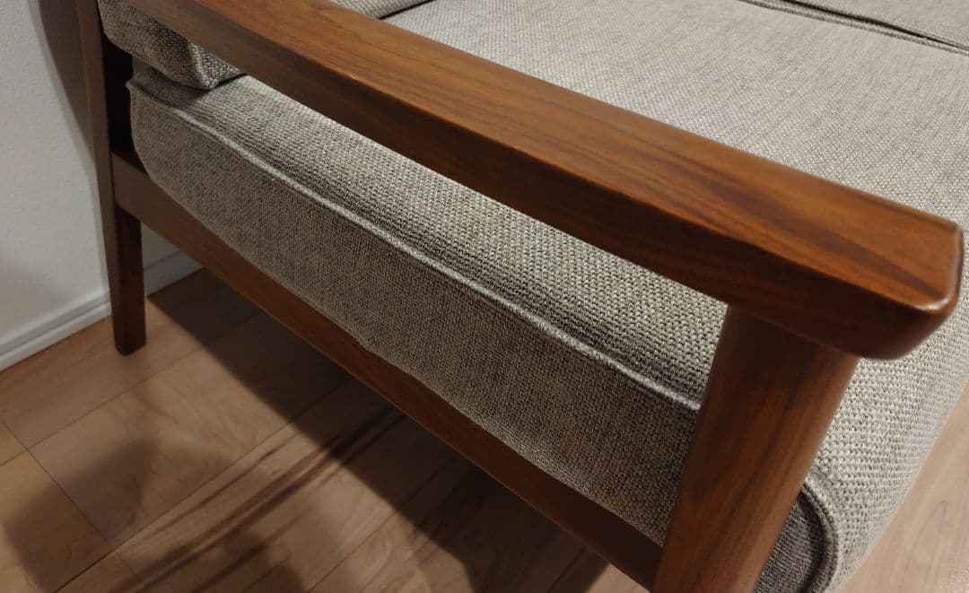 Y〜〜Y　IDC大塚家具　ソファ「シネマN2」　 ウォールナット材