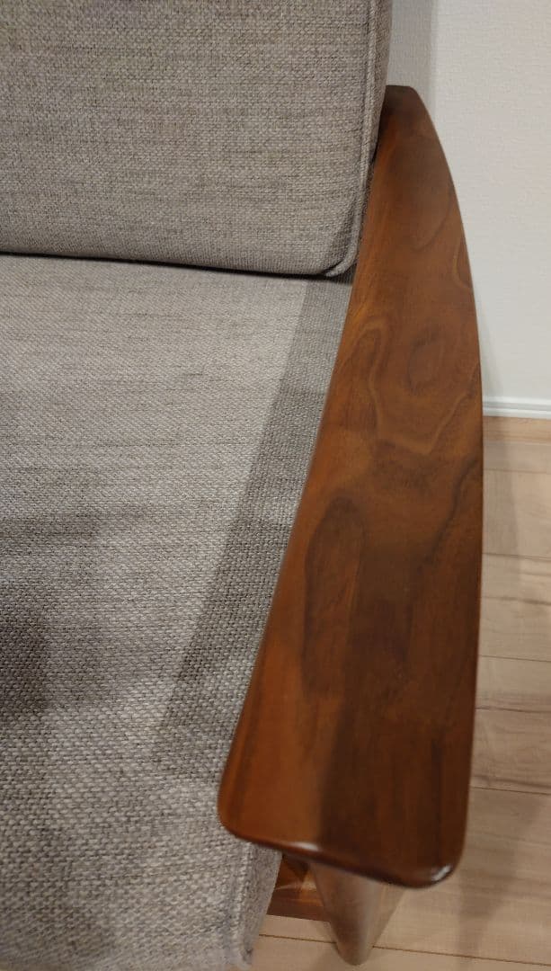 Y〜〜Y　IDC大塚家具　ソファ「シネマN2」　 ウォールナット材