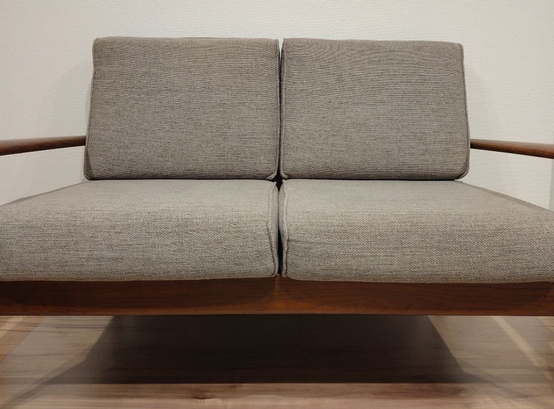 Y〜〜Y　IDC大塚家具　ソファ「シネマN2」　 ウォールナット材