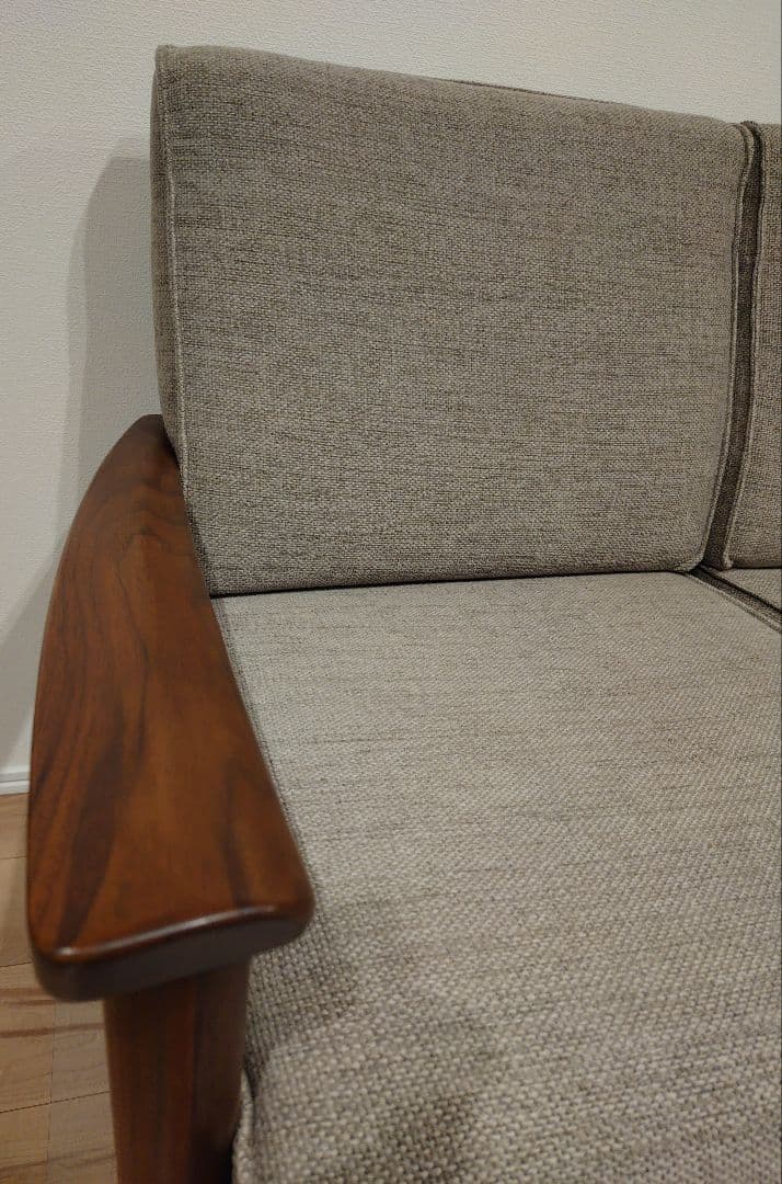 Y〜〜Y　IDC大塚家具　ソファ「シネマN2」　 ウォールナット材