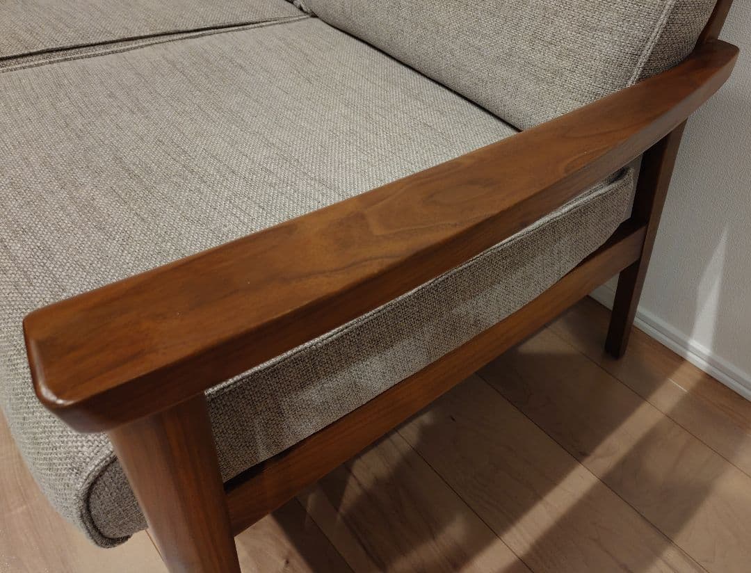 Y〜〜Y　IDC大塚家具　ソファ「シネマN2」　 ウォールナット材