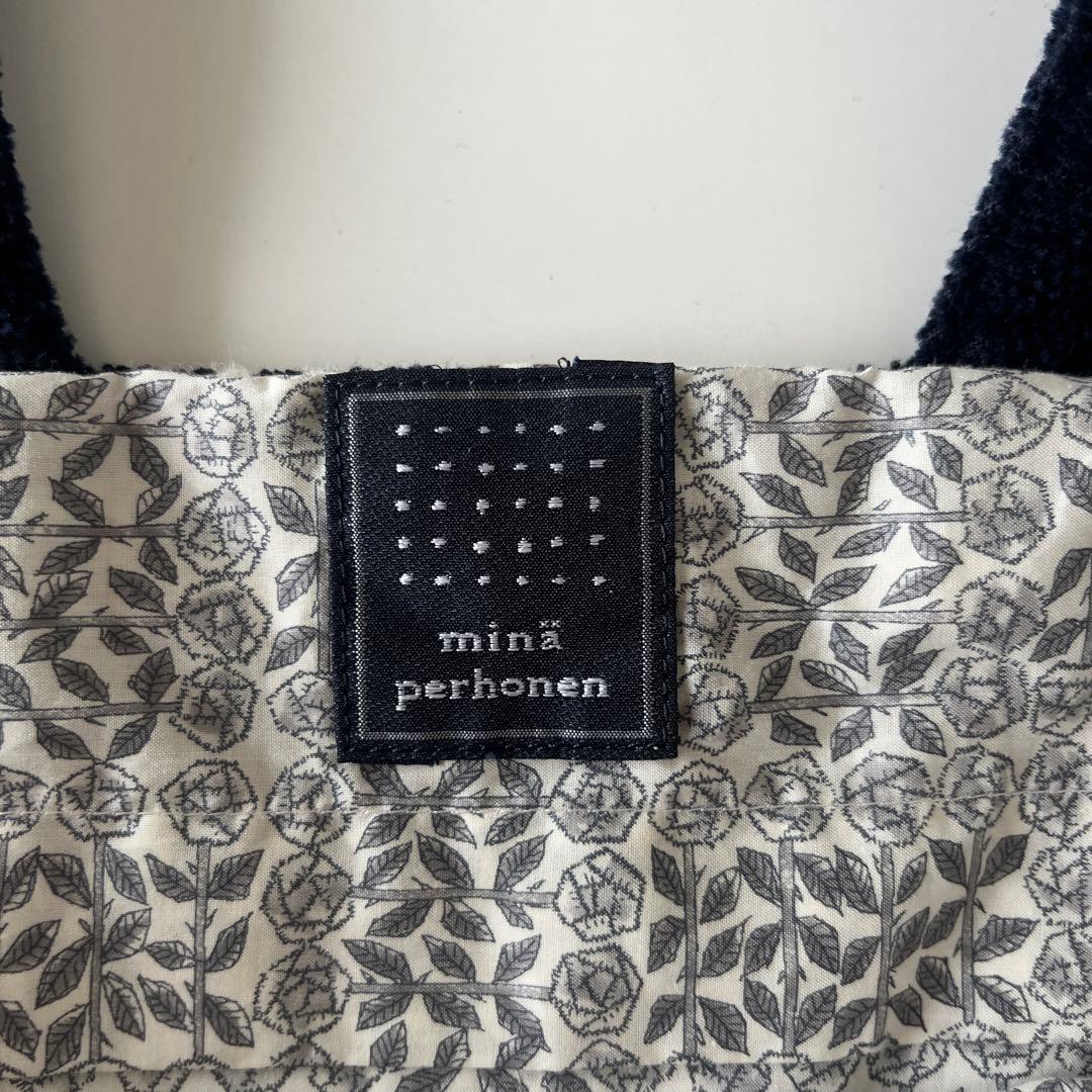 ミナペルホネン タンバリン　パニーニバッグ ネイビー