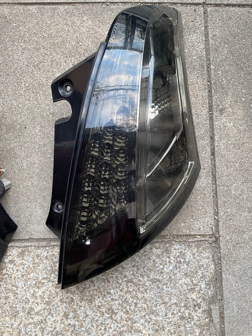 スズキスイフト　スモークLEDテールライト