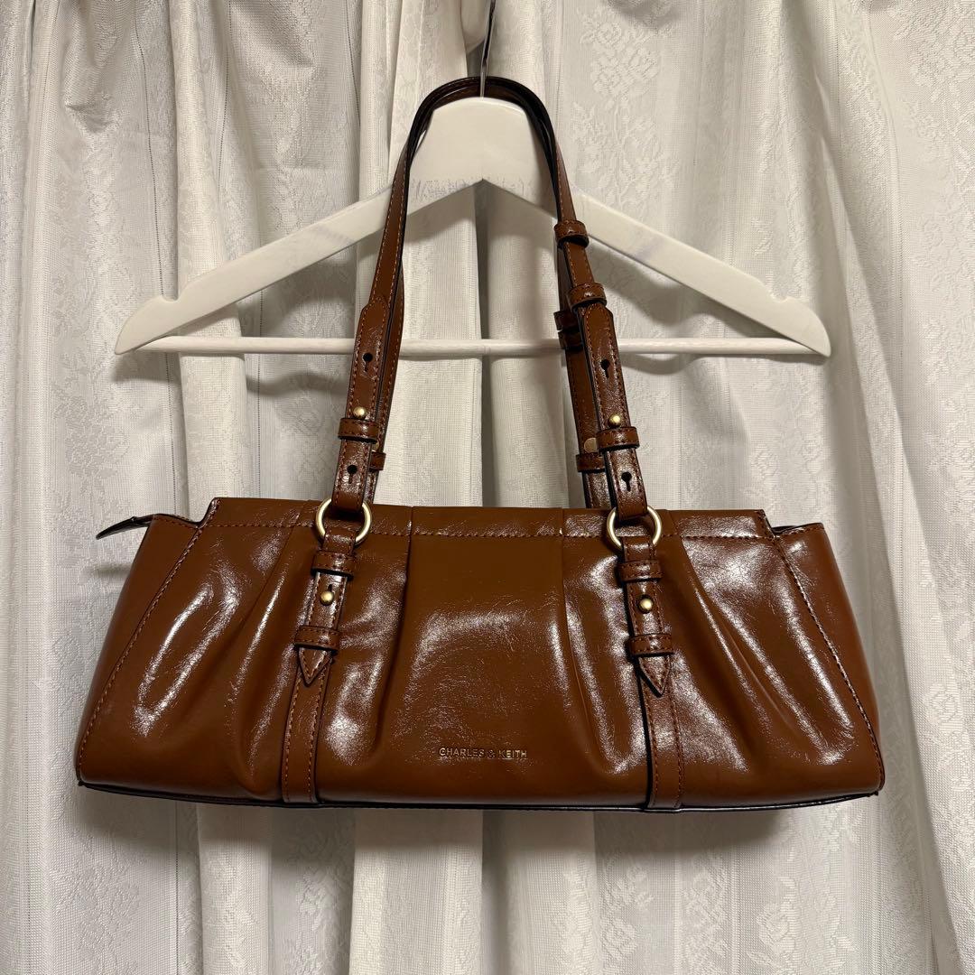 CHARLES&KEITH ショルダーバッグ　ブラウン　茶色　新品未使用