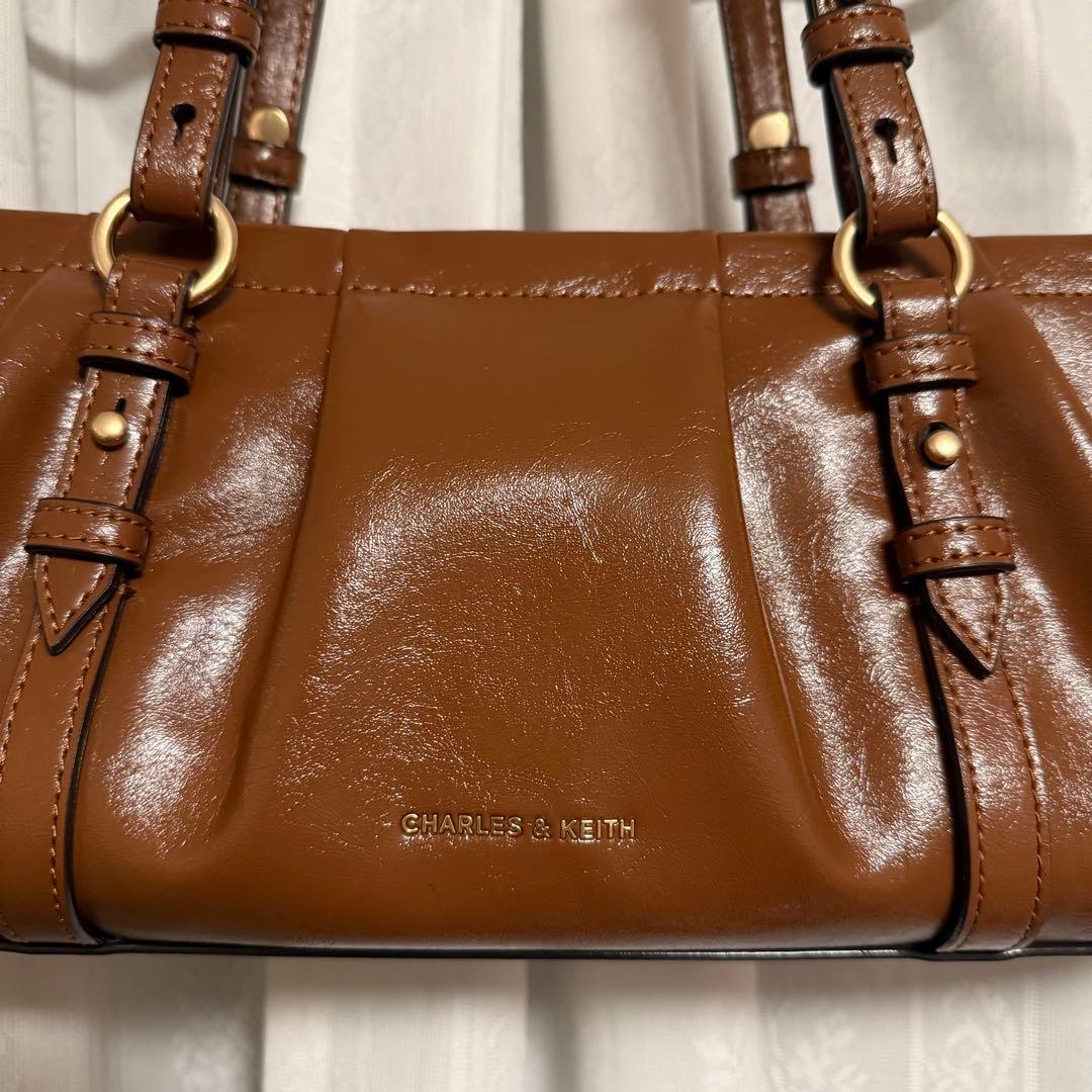 CHARLES&KEITH ショルダーバッグ　ブラウン　茶色　新品未使用
