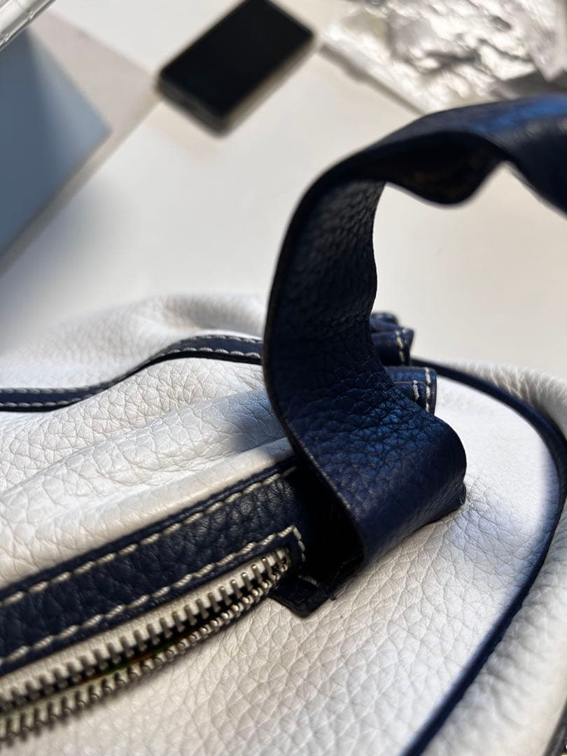 【HOGAN ホーガン】ホワイトレザーバッグ　イタリア発の高級ブランド