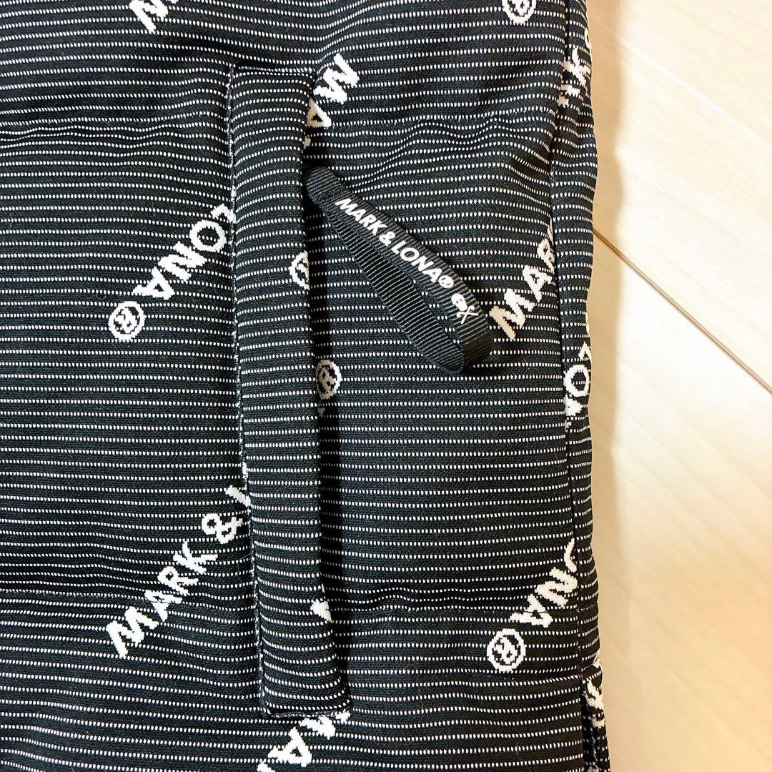 【マークアンドロナ】ロゴ入りストライプ ダウンベスト