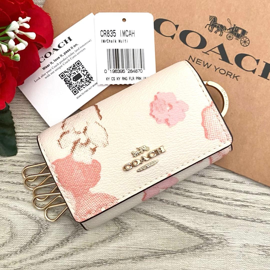 《新品未使用》COACH コーチ　キーケース　ホワイト　花柄　レザー キーケース