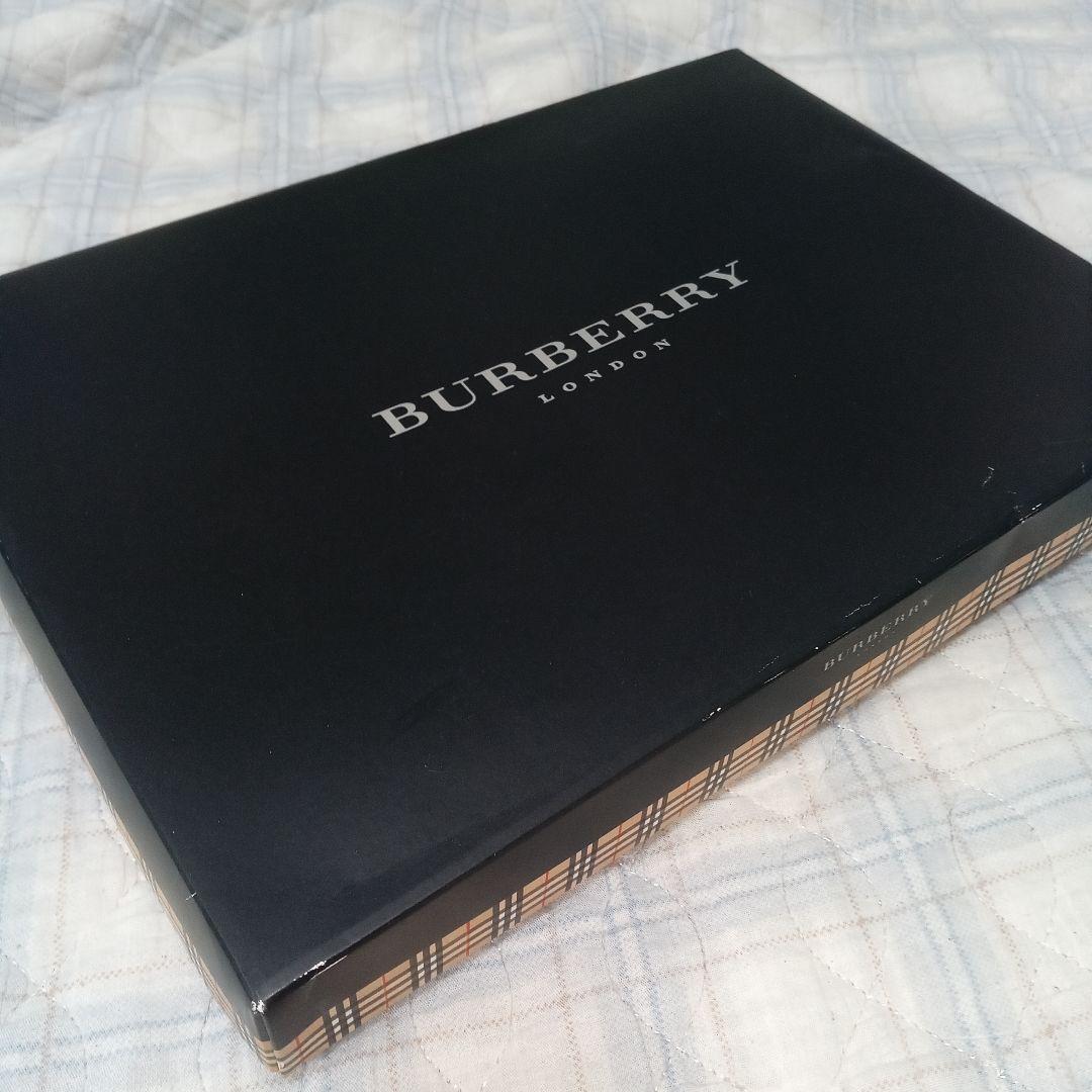 バーバリー　新品　ウール100％　ひざ掛け　ベージュ　ブランケット　ショール