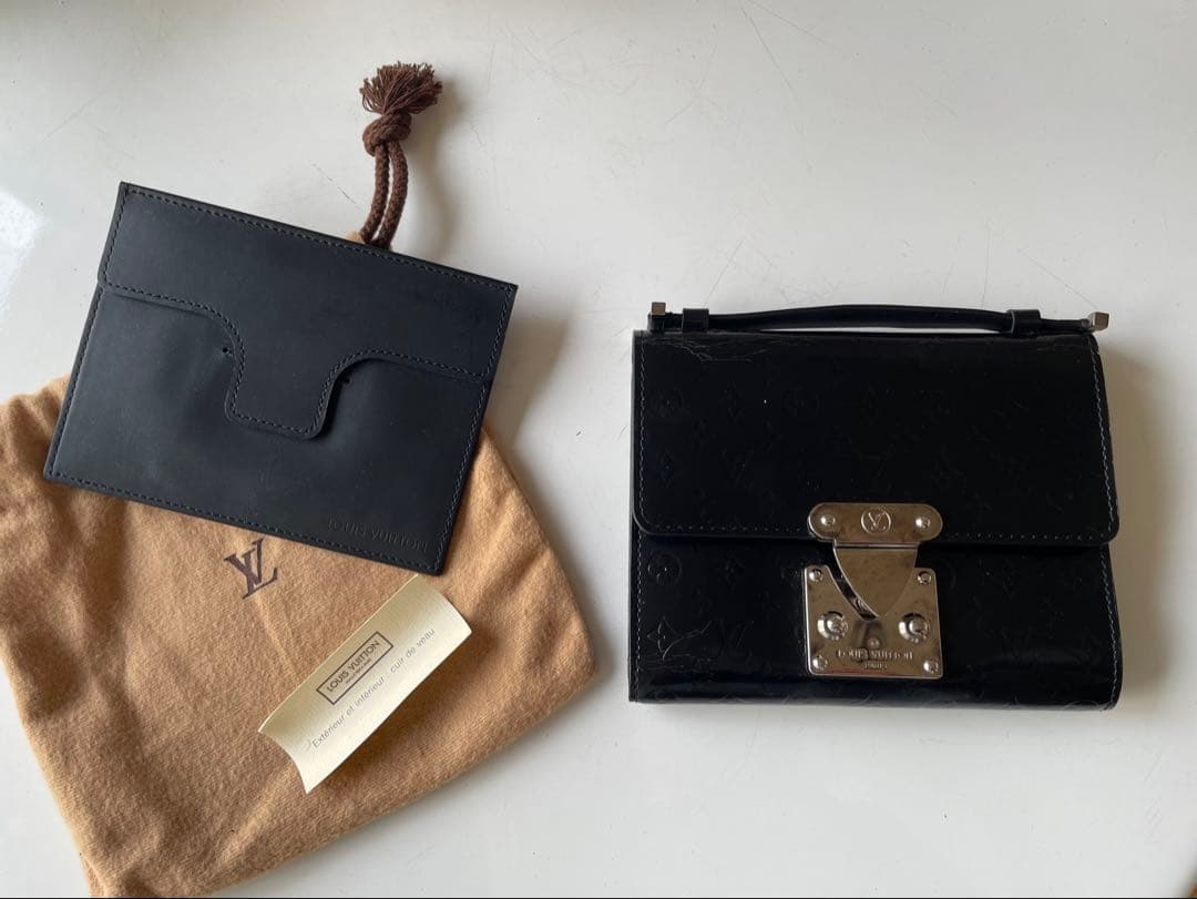 ルイヴィトン ヴェルニ モノグラム ポシェット・クレア ブラック