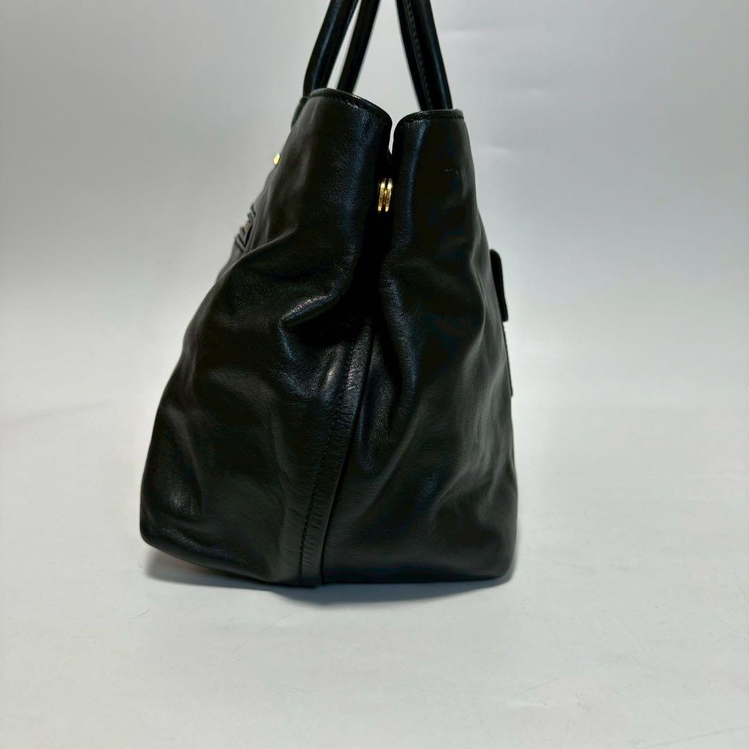 o44【極美品】プラダ　ロゴ金具　レザー　ブラック　2way ショルダーバッグ.