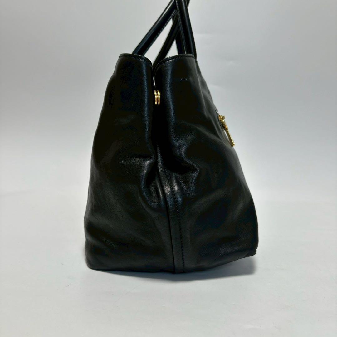 o44【極美品】プラダ　ロゴ金具　レザー　ブラック　2way ショルダーバッグ.