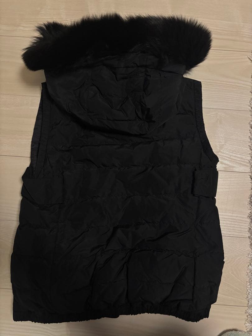 【SALE】 Max Mara ブラックダウンベスト（ファー付き）
