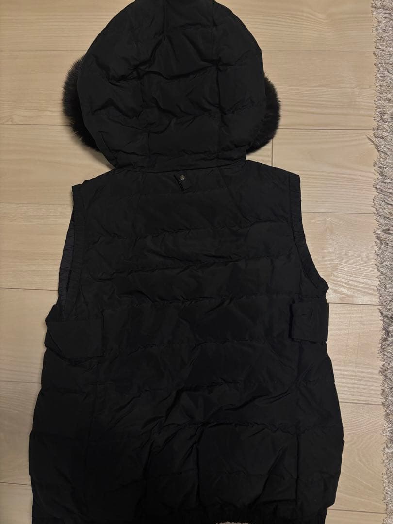 【SALE】 Max Mara ブラックダウンベスト（ファー付き）