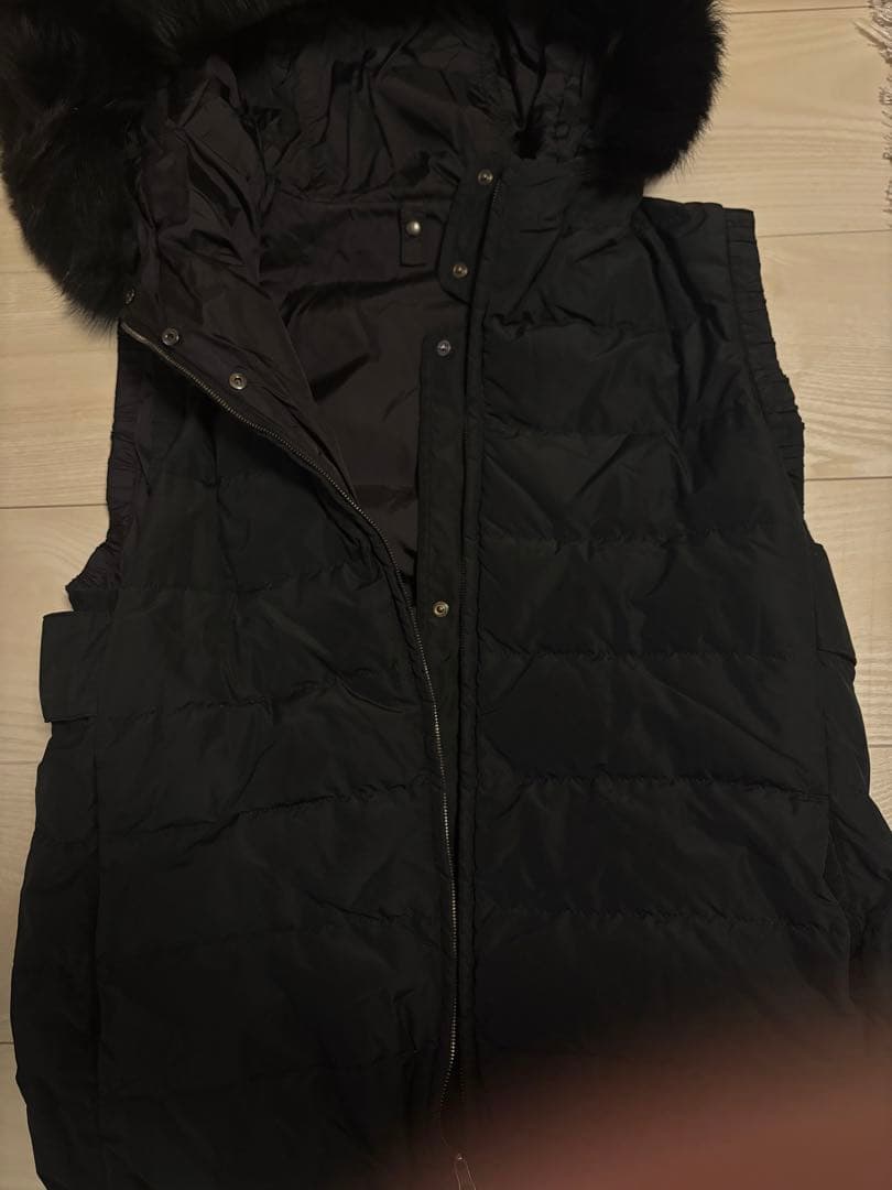 【SALE】 Max Mara ブラックダウンベスト（ファー付き）